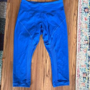 Lululemon below knee leggings- great condition